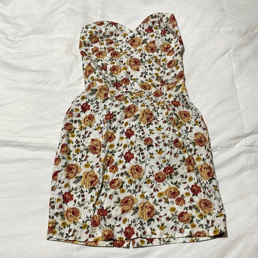 Floral mini dress, sweetheart neckline